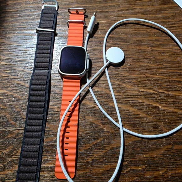 Apple Watch Ultra 2 - Picture 2 of 7